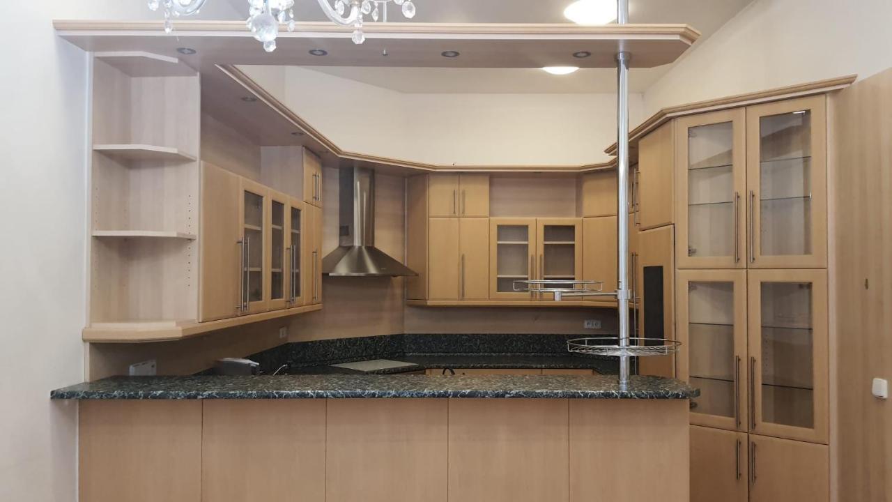 Private Room In Shared Luxurious Palace Like Apartment With 2 Bathrooms Including Whirlpool And Virtual Reality Прага Екстер'єр фото