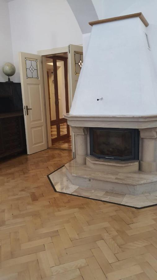 Private Room In Shared Luxurious Palace Like Apartment With 2 Bathrooms Including Whirlpool And Virtual Reality Прага Екстер'єр фото