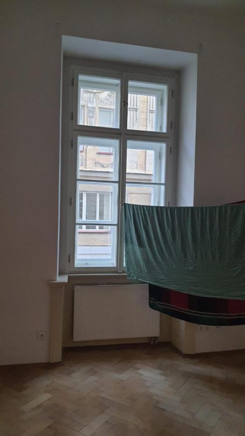 Private Room In Shared Luxurious Palace Like Apartment With 2 Bathrooms Including Whirlpool And Virtual Reality Прага Екстер'єр фото