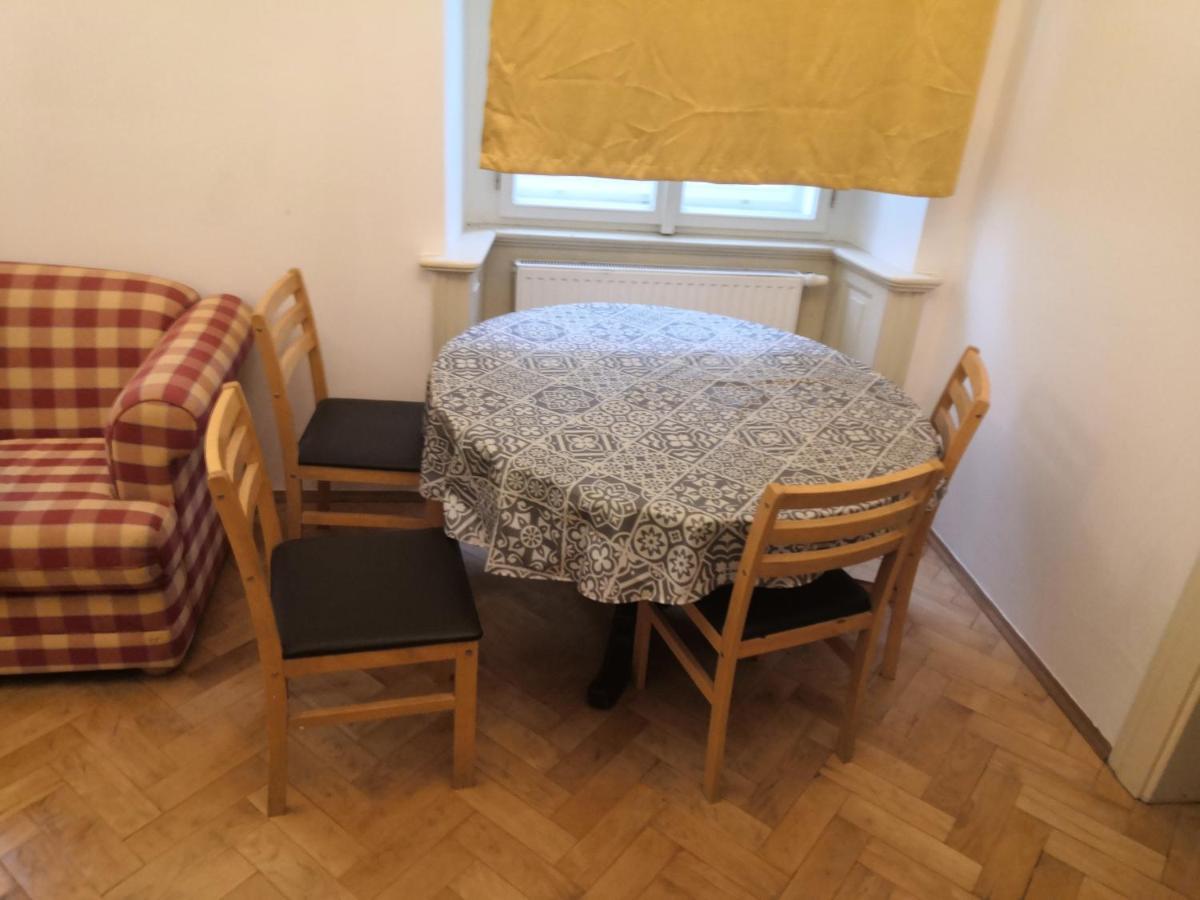 Private Room In Shared Luxurious Palace Like Apartment With 2 Bathrooms Including Whirlpool And Virtual Reality Прага Екстер'єр фото