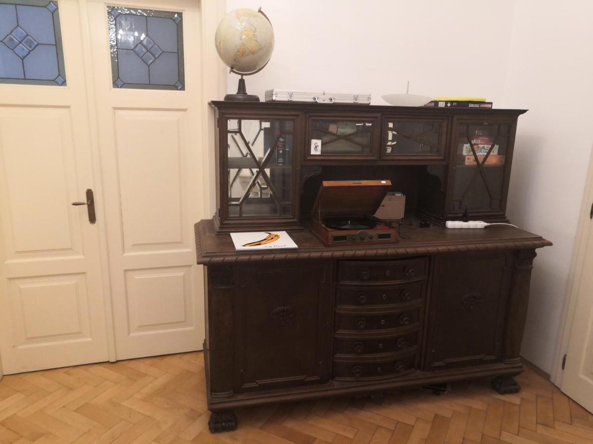 Private Room In Shared Luxurious Palace Like Apartment With 2 Bathrooms Including Whirlpool And Virtual Reality Прага Екстер'єр фото