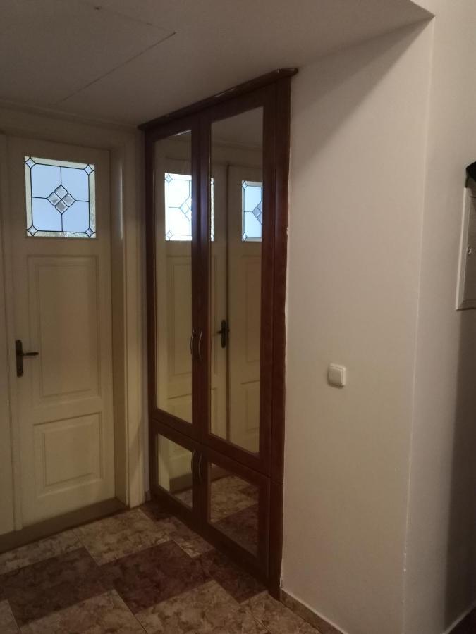 Private Room In Shared Luxurious Palace Like Apartment With 2 Bathrooms Including Whirlpool And Virtual Reality Прага Екстер'єр фото