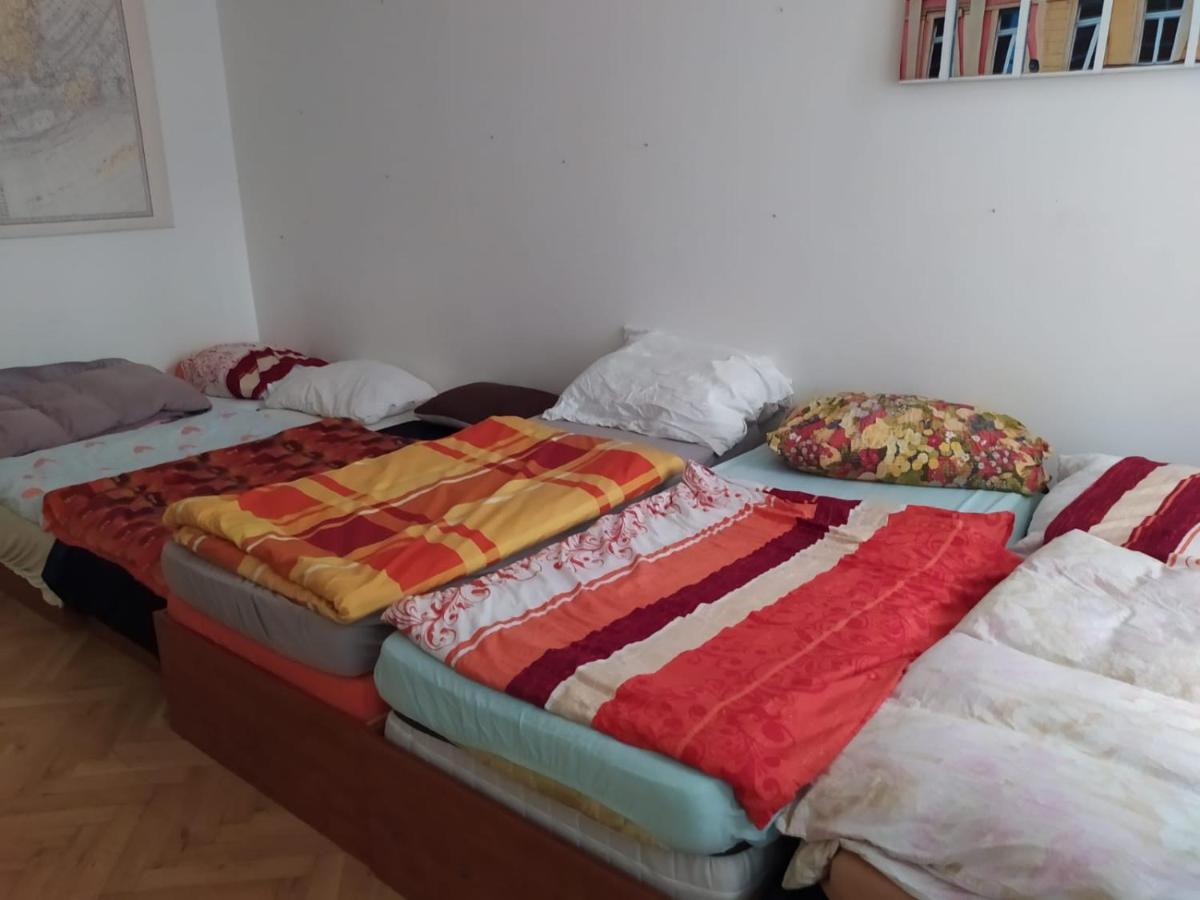 Private Room In Shared Luxurious Palace Like Apartment With 2 Bathrooms Including Whirlpool And Virtual Reality Прага Екстер'єр фото