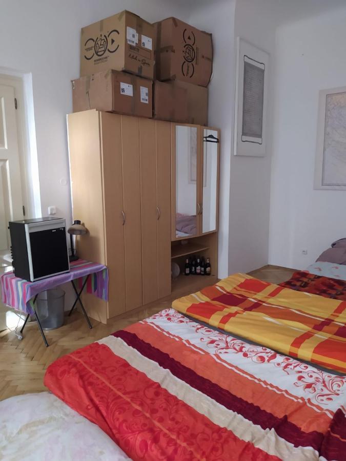 Private Room In Shared Luxurious Palace Like Apartment With 2 Bathrooms Including Whirlpool And Virtual Reality Прага Екстер'єр фото