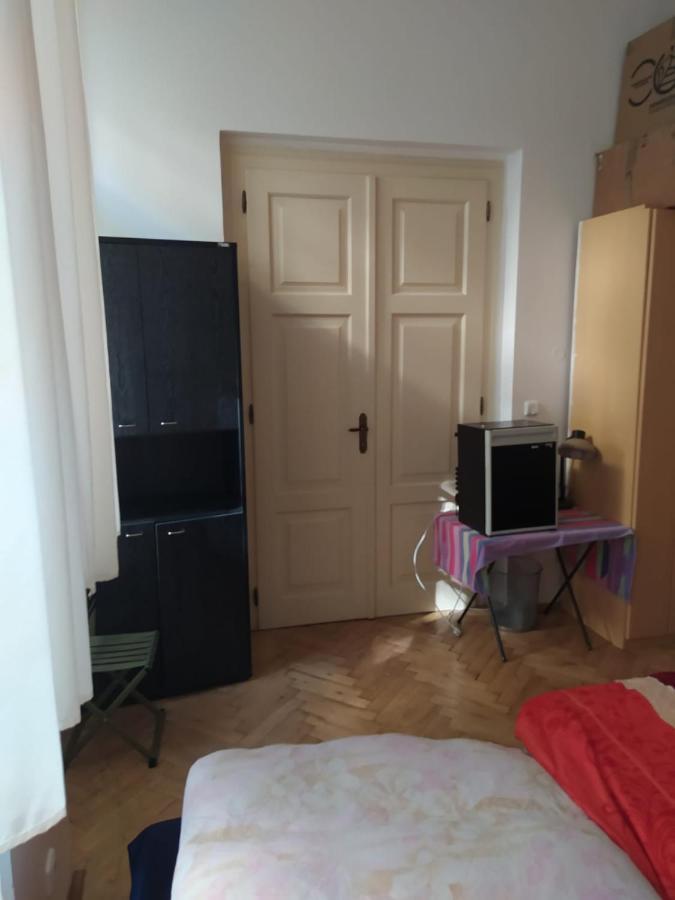 Private Room In Shared Luxurious Palace Like Apartment With 2 Bathrooms Including Whirlpool And Virtual Reality Прага Екстер'єр фото