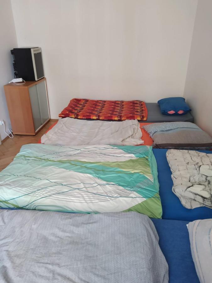 Private Room In Shared Luxurious Palace Like Apartment With 2 Bathrooms Including Whirlpool And Virtual Reality Прага Екстер'єр фото