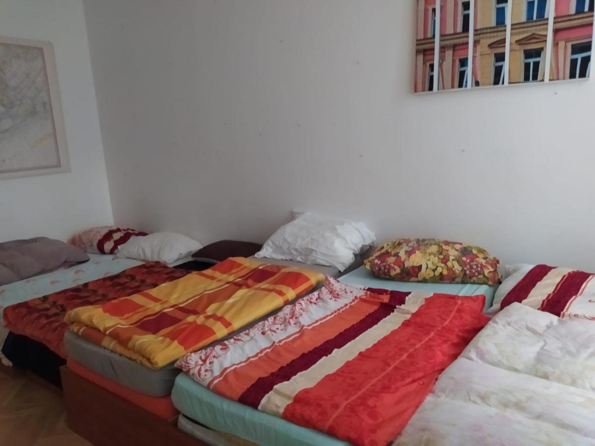 Private Room In Shared Luxurious Palace Like Apartment With 2 Bathrooms Including Whirlpool And Virtual Reality Прага Екстер'єр фото